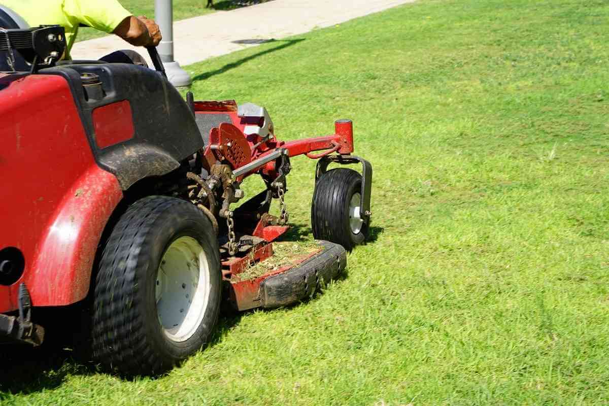 John Deere Z335E-42 Zero Turn Mower