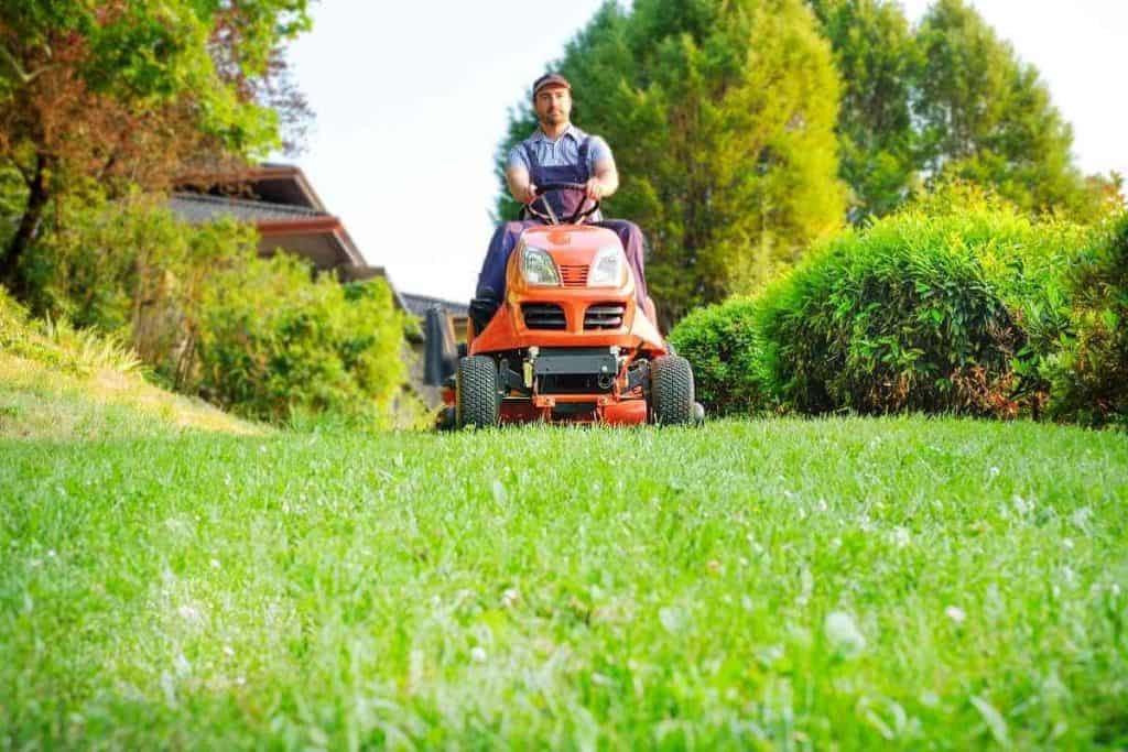 who makes husky mowers