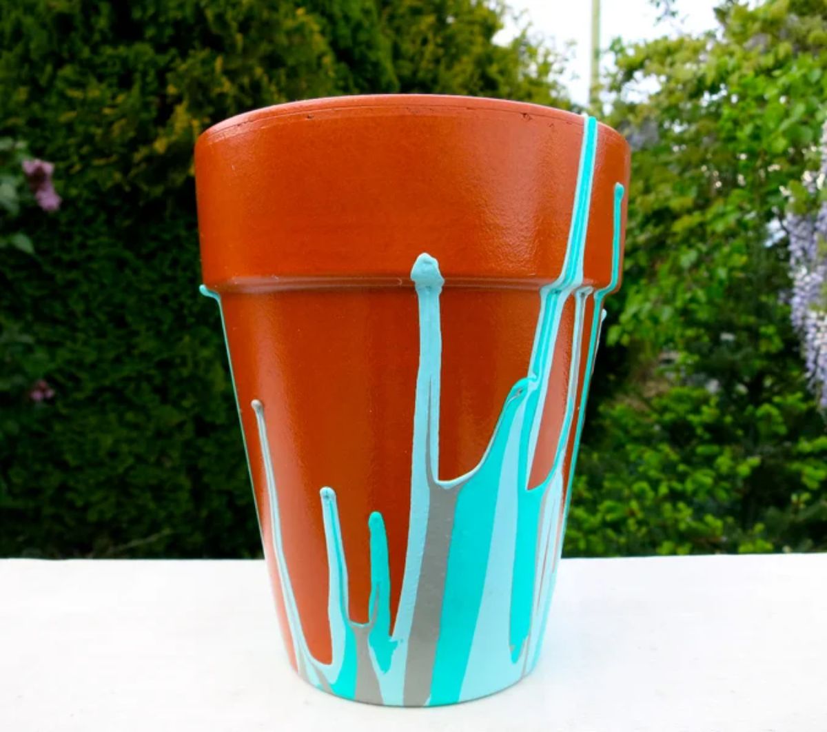 Drip red flowerpot.