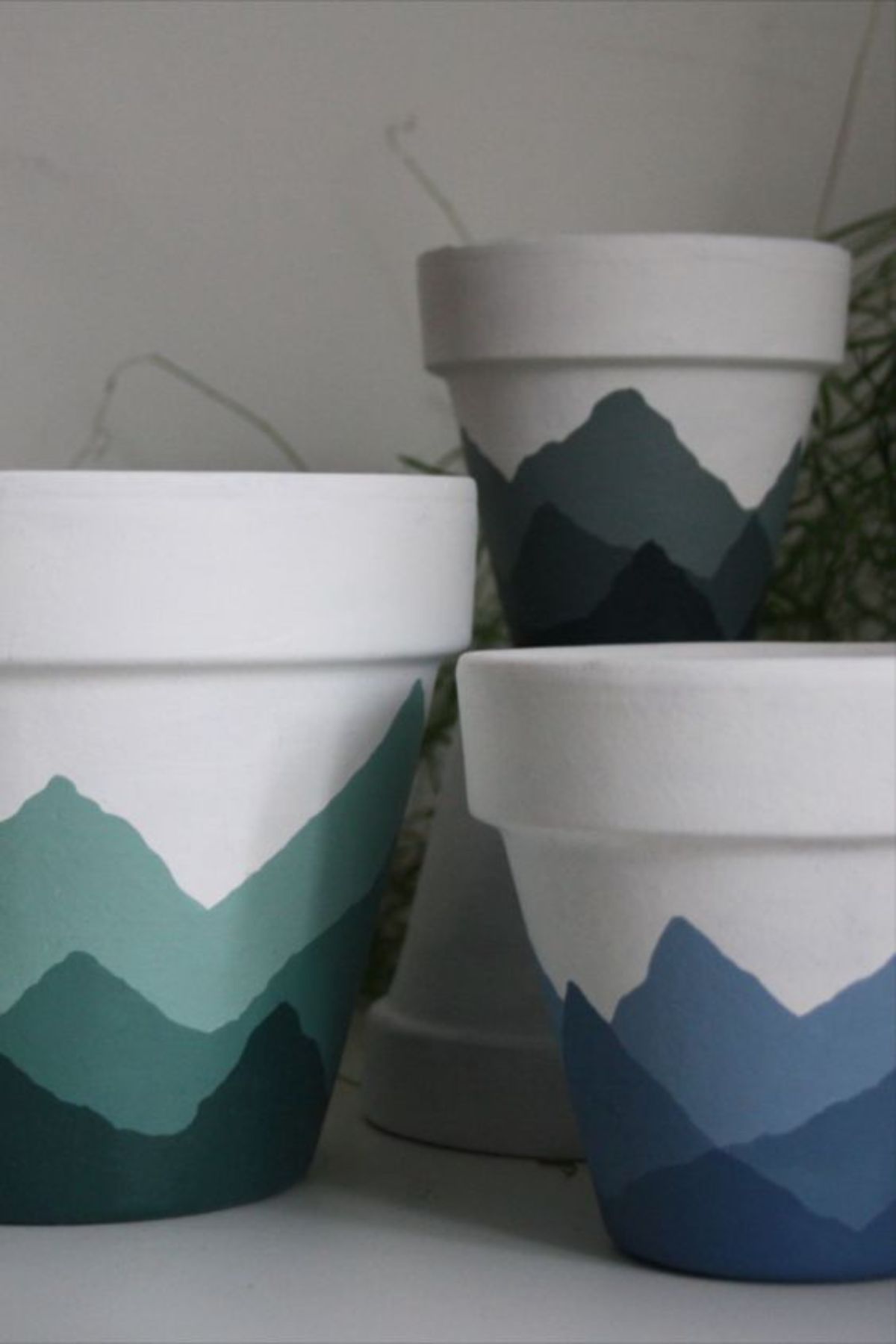 Mountain hand-painted flowerpots.